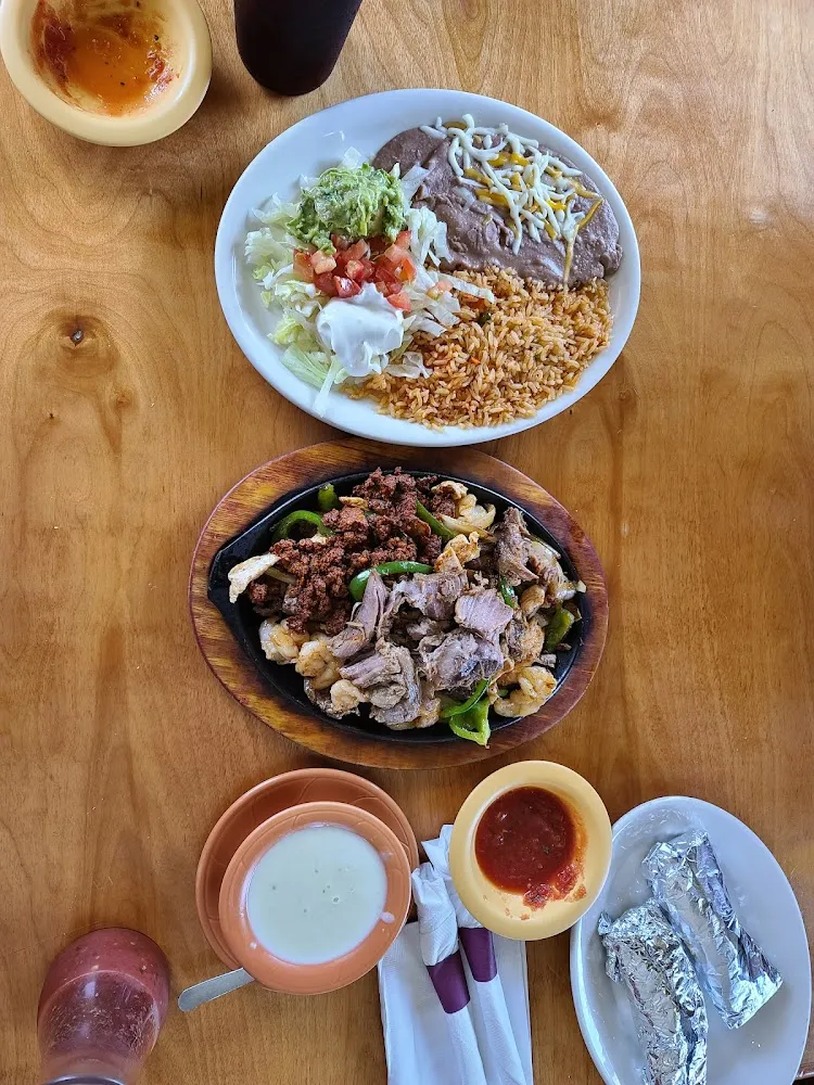 Lunch-Carnitas Platter